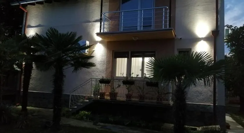 Magnolia Apartments - Image 1