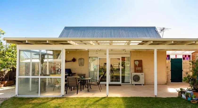 Garden Studio - Image 1