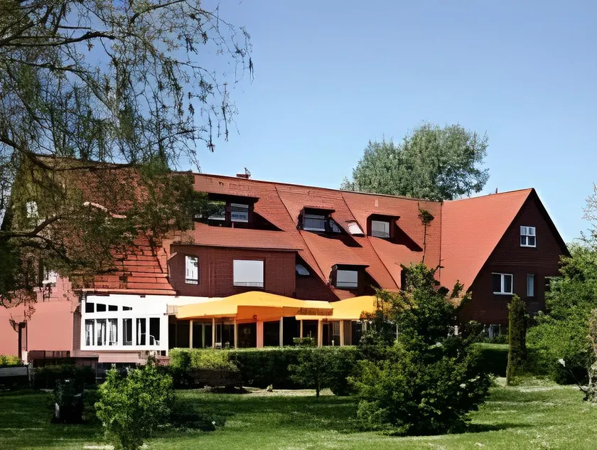 Hotel & Restaurant Am Wasser - Image 1