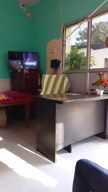 OYO S P Guest House - Image 1