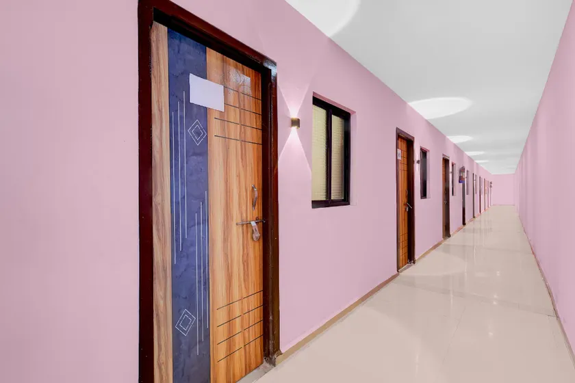 Hotel O Kalyan - Image 1