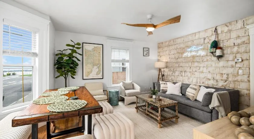 A by the Bay - Stunning Seaside Apartment - Image 1