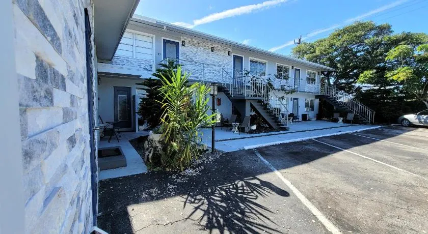 BEACHWAY INN - Image 1