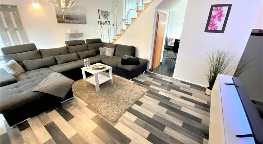 LUXUS Wohnung auf 2 Etagen 3BR! +NETFLIX +HIGH-END Ausstattung - Image 1