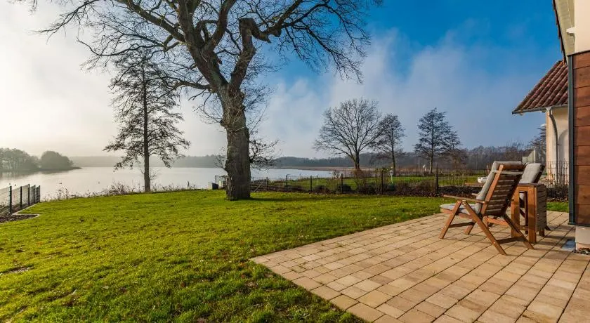5 Sterne Ferienhaus direkt am See mit Sauna-Kamin-Garten - Image 1