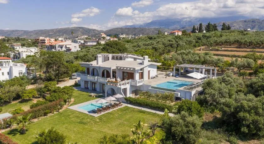 Azatis Luxury Villa - Image 1