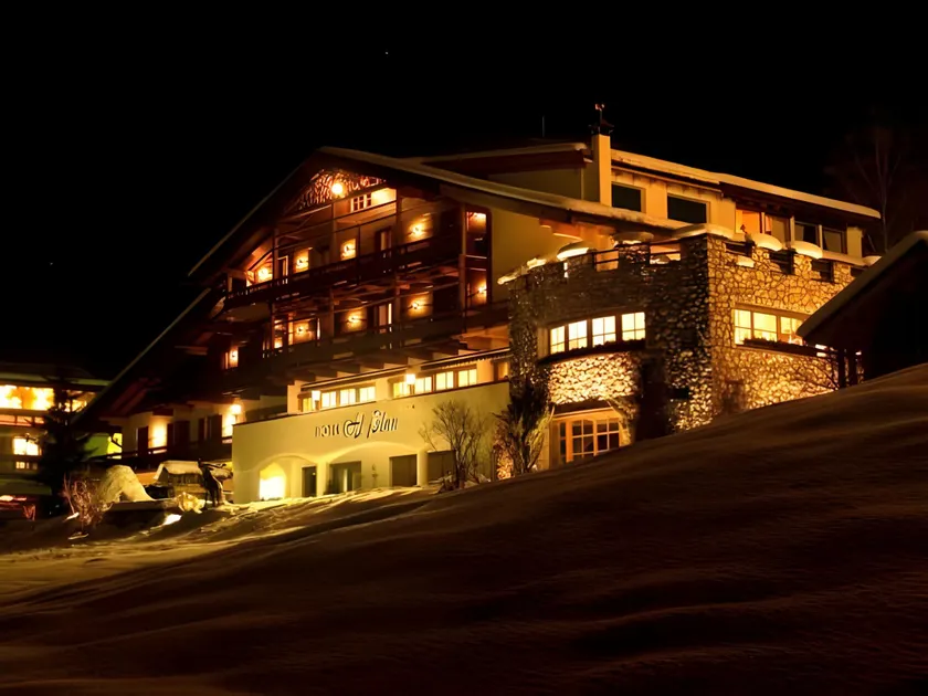 Al Plan, A mountain moving hotel - Image 1