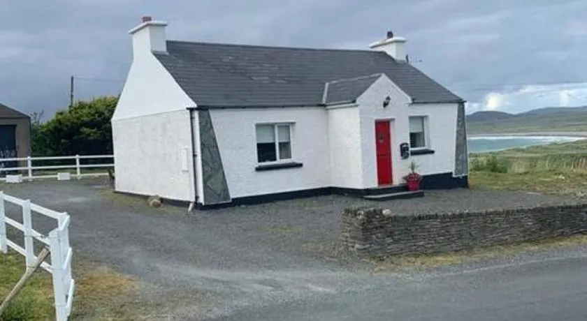 Ballyliffin Quaint Irish Cottage overlooking Malin Coast - Image 1