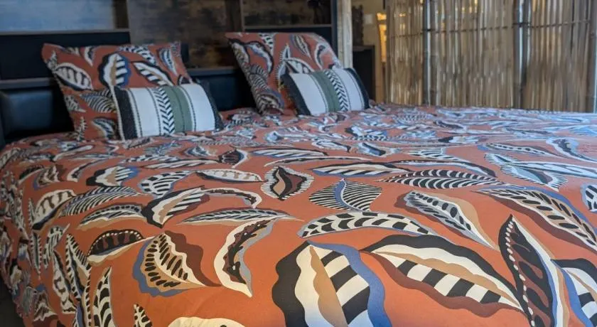 Chic and Chill Guest House, gite romantique safari avec baignoire balnéo - Image 1