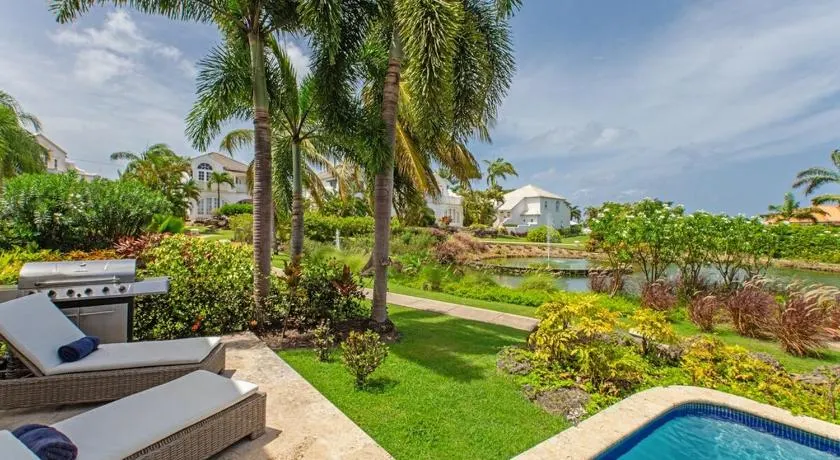 Royal Villa 12 - Image 1