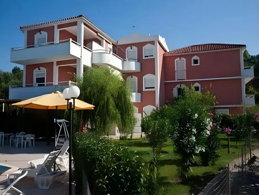 Amazona Apartments and Studios - Image 1