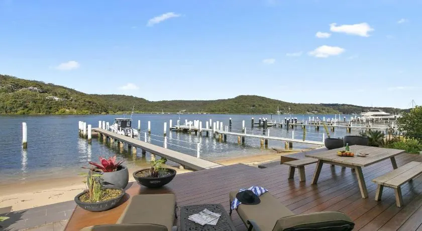 Riptides Booker Bay -Waterfront apartment, walk to shops & cafes - Image 1