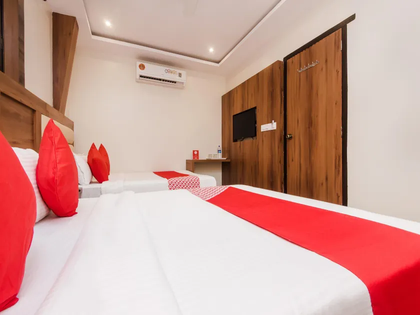 OYO 12257 Hotel Sai Suites - Image 1