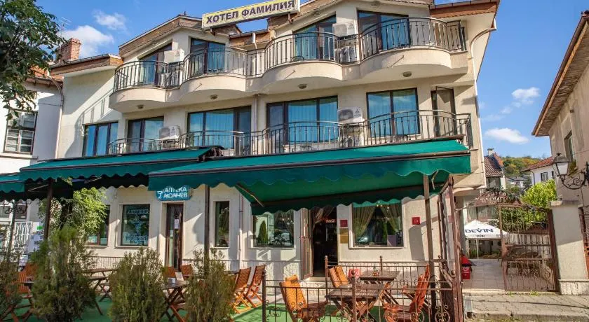 Family Hotel Familia - Image 1