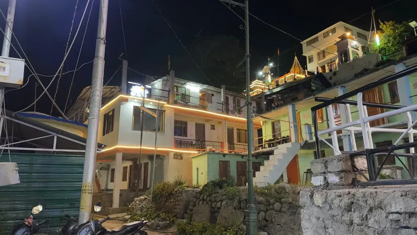 Shriganlok hotel gangotri - Image 1