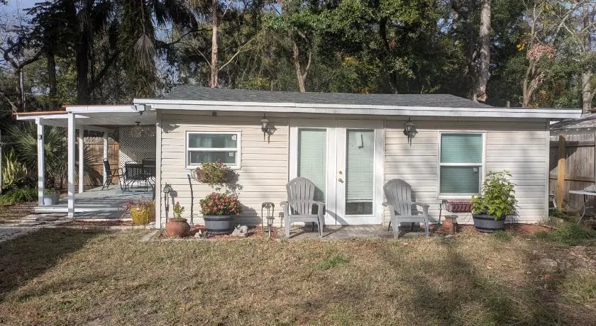 Cottage & Garden - Image 1