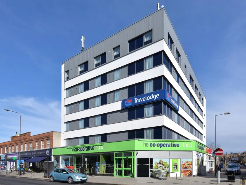 Travelodge London Raynes Park - Image 1