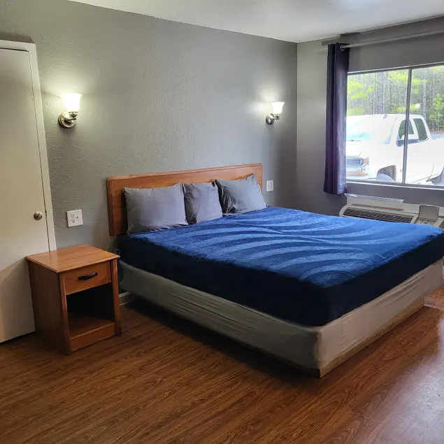 OSU King Bed Hotel Room 111 Booking - Image 1