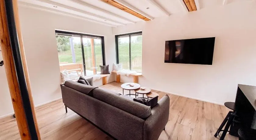 Pur Natur! Wandern und Skifahren - Trahütti Premium Lodges - Image 1