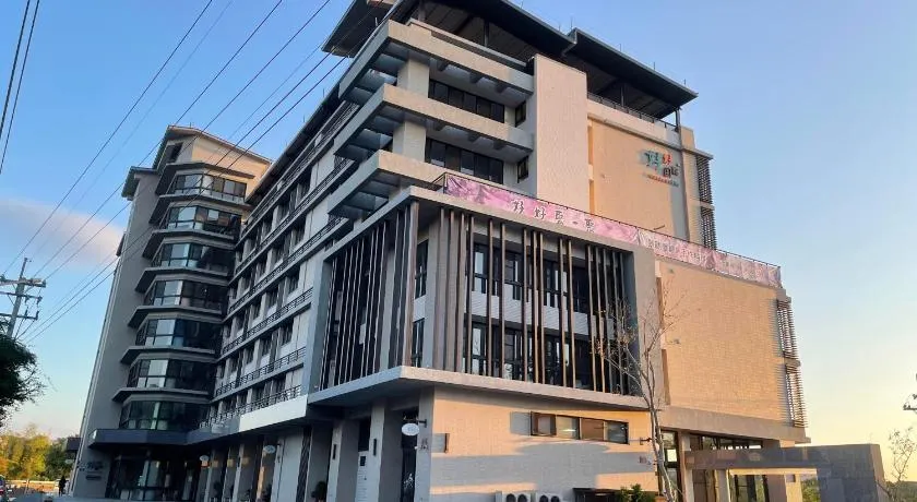Golden W Hotel - Image 1