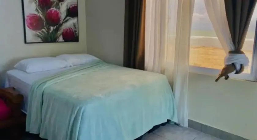 Buho's Villas 2BEDS Hawaii Resturante y Bar - Image 1