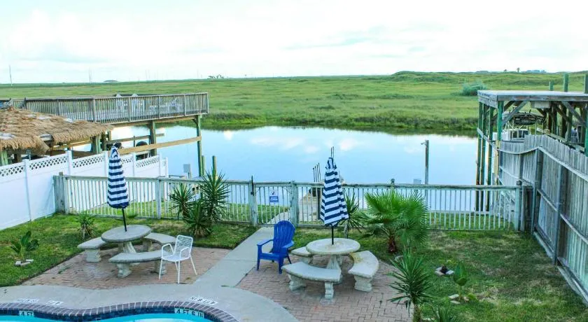 Pool with Canal views Minutes 2 beach BBQ Pit - Image 1