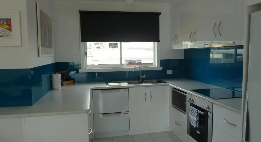 Central Location with Fabulous Sea Views - Image 1