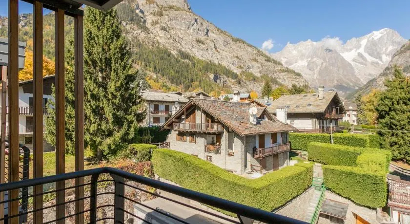 Le Mallet, Courmayeur, Alpine Homesuite - Image 1