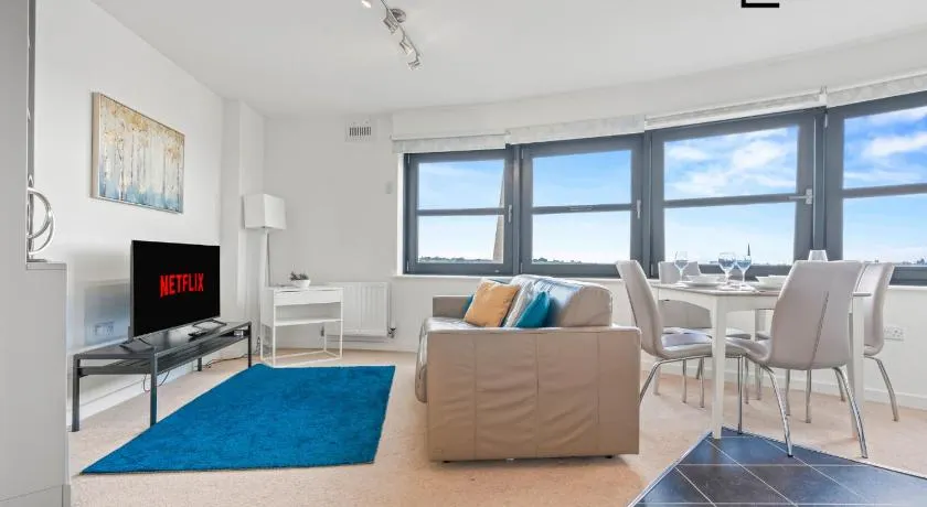 Central Reading, 2 Bedroom Apartment, Secure Parking, Skyline View - Image 1