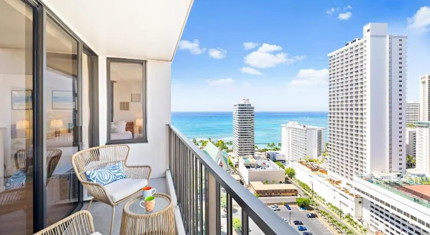 25th Floor Ocean View, Steps to Waikiki Beach, Free Parking - Image 1