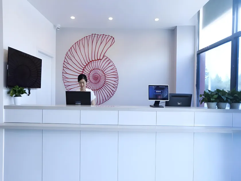 Shell Yantai  South High-speed Railway Station Aokema Street Hotel - Image 1