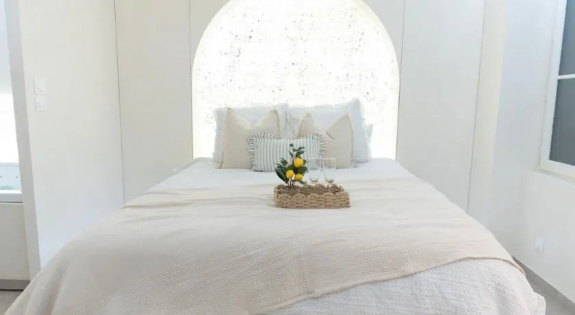 La Suite Grecque - Image 1