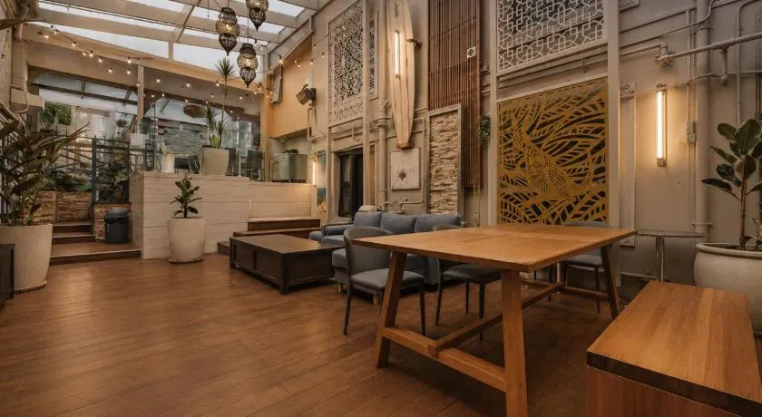 London Gate Backpackers Hostel - Image 1