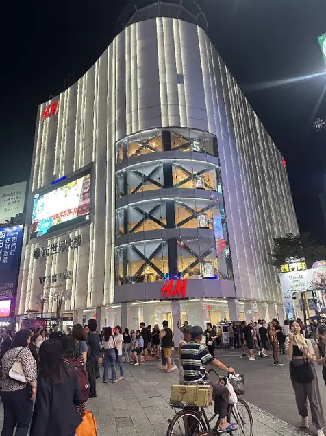 Ximen Town MRT Elevator Room - Image 1