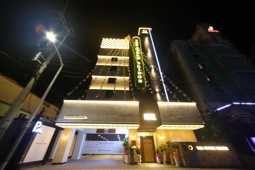 The Stone Bridge Hotel Sasang - Image 1