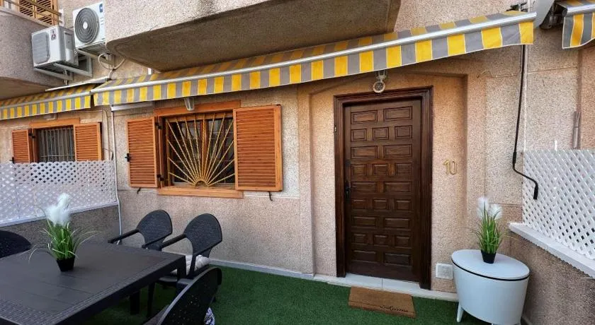 Sunny Villa Few Minutes Walk from beach - Image 1