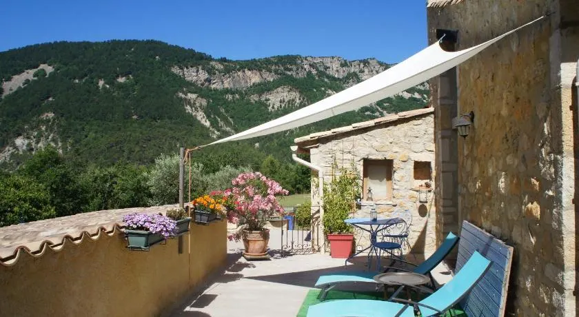 Mas des Collines Gîte avec Vue Montagnes & piscine - Image 1