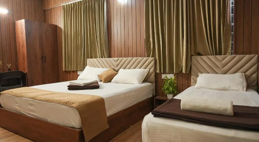 Grand sapphire Mysore - Image 1