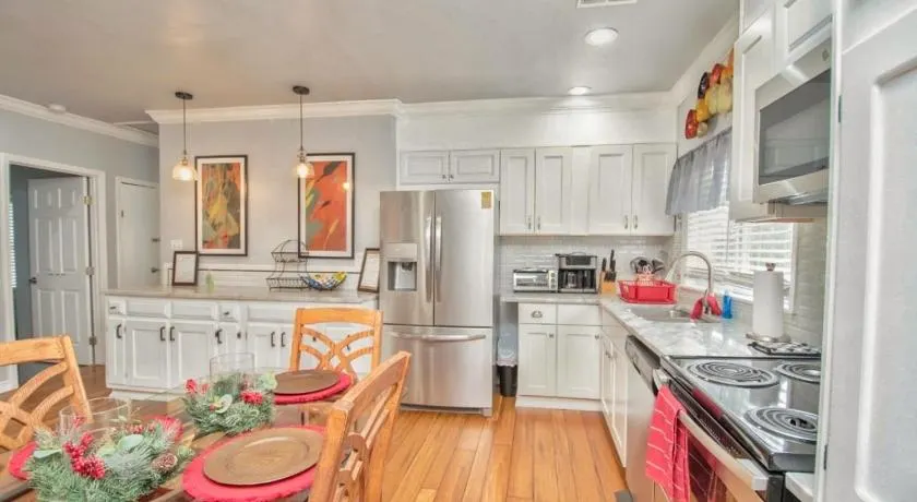 Updated 8BD Home Near the Best of Atlanta - Image 1
