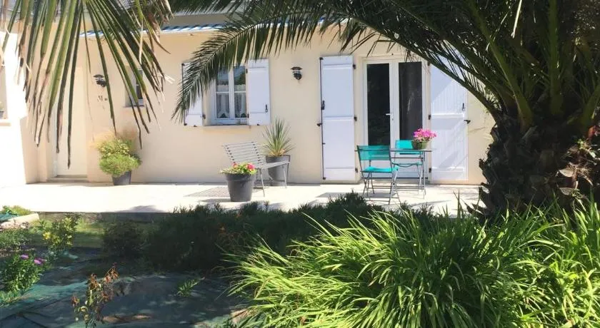 Côté jardin des Charmilles - Image 1