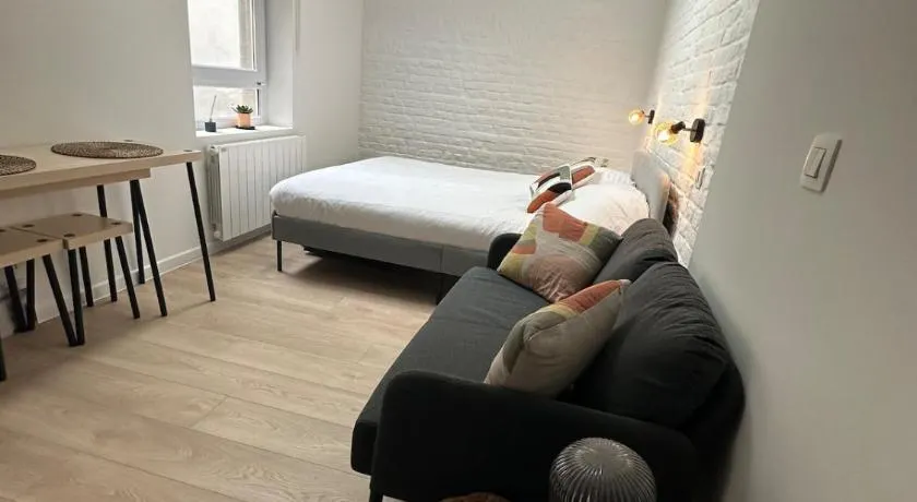 Absolute Charm 3 Bedroom 3 Bathroom with AC EU District - Image 1
