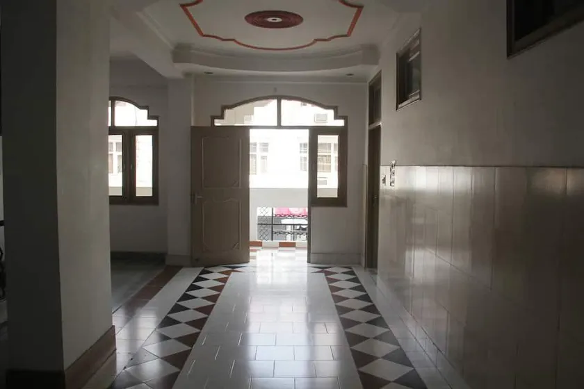 Flagship Hotel Giridhar - Image 1