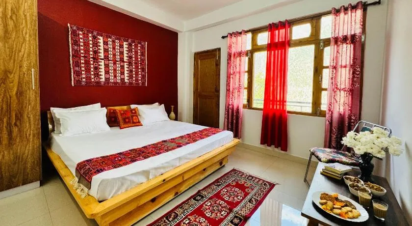 Pine View Retreat Homestay - Image 1