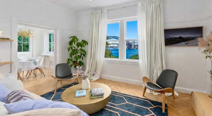 Luxurious Couple's Nest - With Iconic Sydney Harbour Bridge Views - Image 1