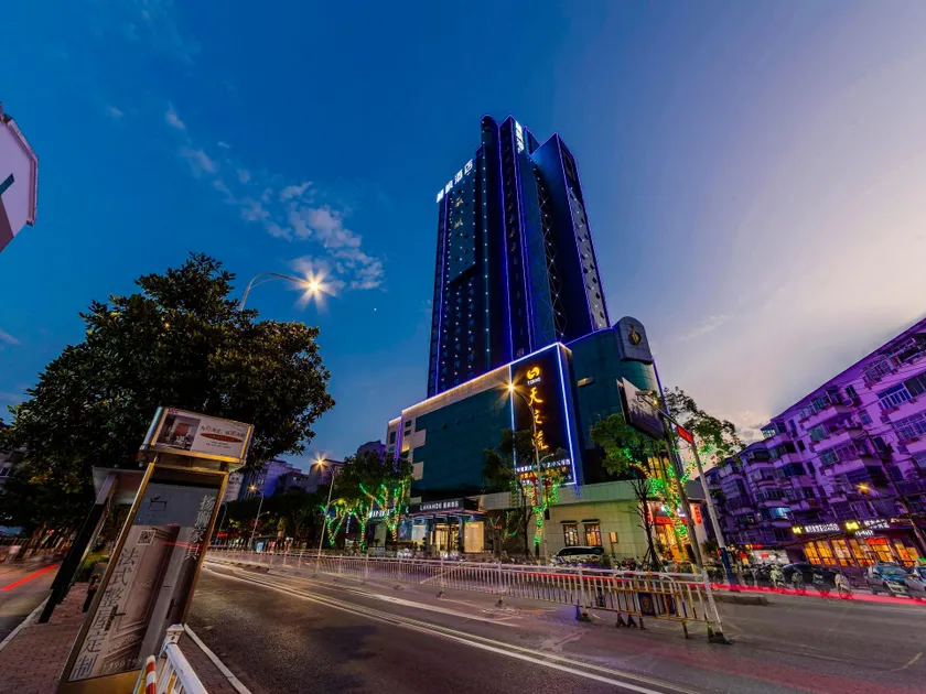 Lavande Hotel Jingdezhen Cidu Avenue - Image 1