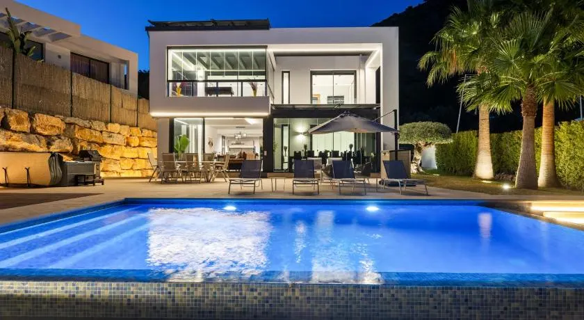 ViVi Homes - Villa Yara Pool, Sauna, Jacuzzi & Cinema - Image 1