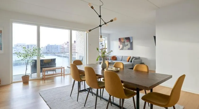 Unique 4-bedroom apartment with panoramic sea view - Image 1