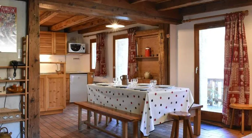 Chalet typique 8 personnes à Méribel, calme et pittoresque - Image 1