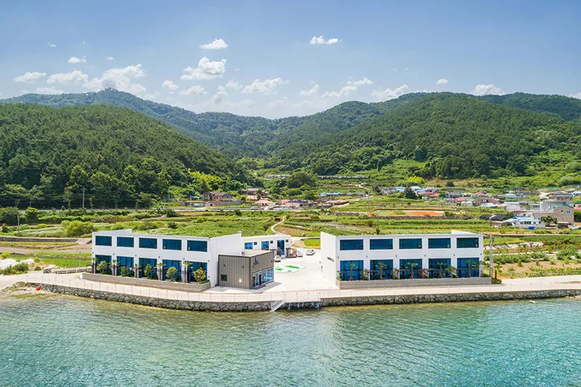 Tongyeong Biclash Kids Pool Villa Tongyeong Branch - Image 1