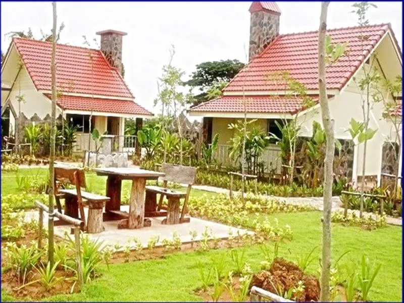 Ratchapreuk Resort - Image 1